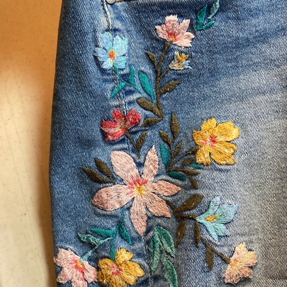DRIFTWOOD Light Blue Embroidered Floral Jean Shorts - Picture 4 of 8